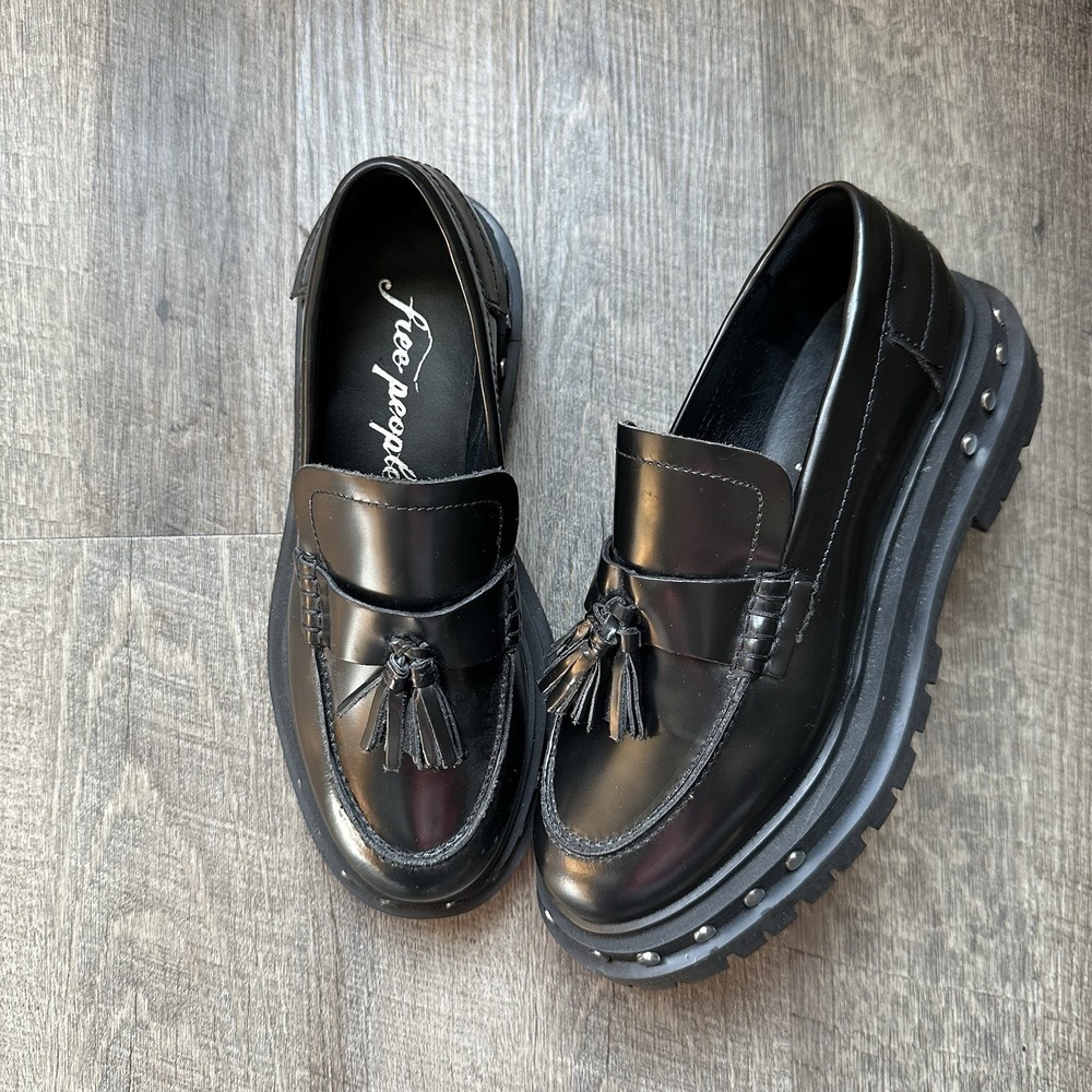Excellent! Women's FREE PEOPLE "Teagan" Tassel Leather LOAFERS sz 6